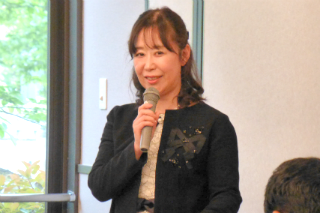 篠田陽子氏