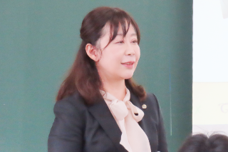 篠田陽子 氏