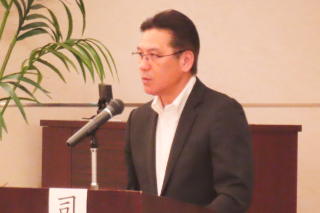 山岡利安 総務委員長