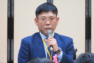篠田修司 部会長
